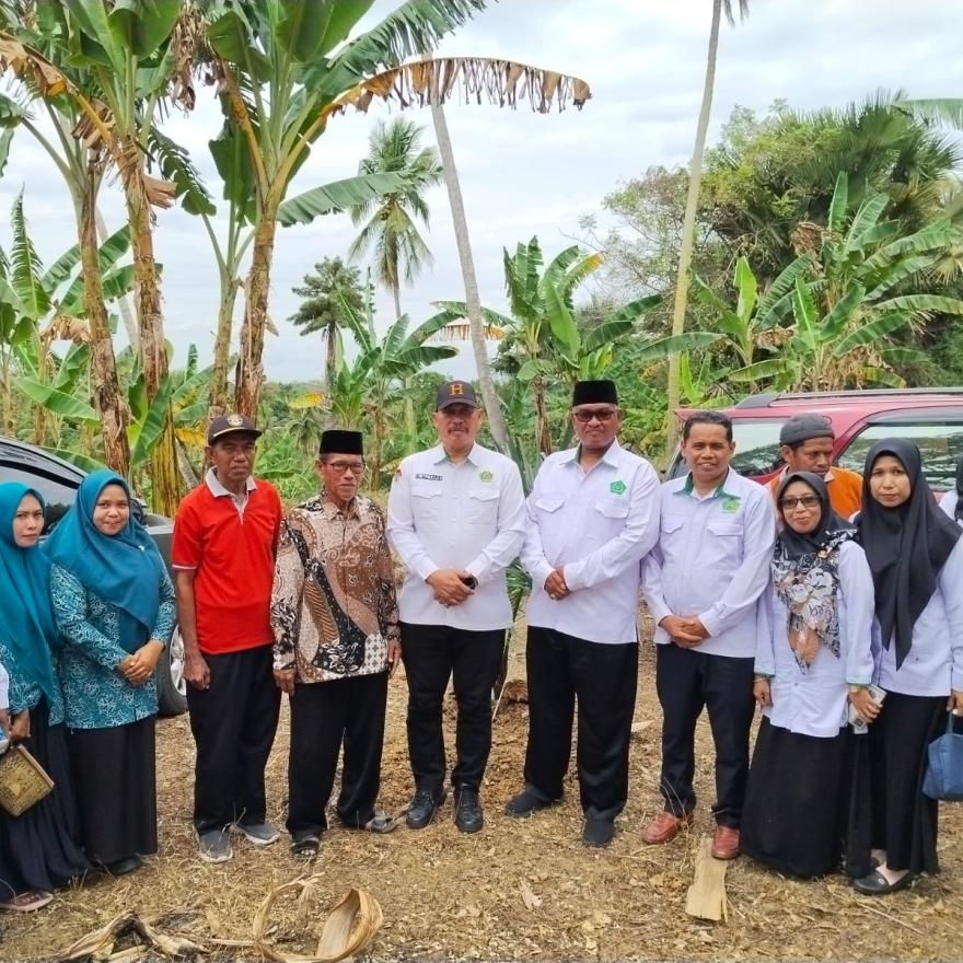 Kemenag Sulsel Kabupaten/kota dan Camat Tansitolo Menanam Pohon Tanah Wakaf Hutan Desa Mario